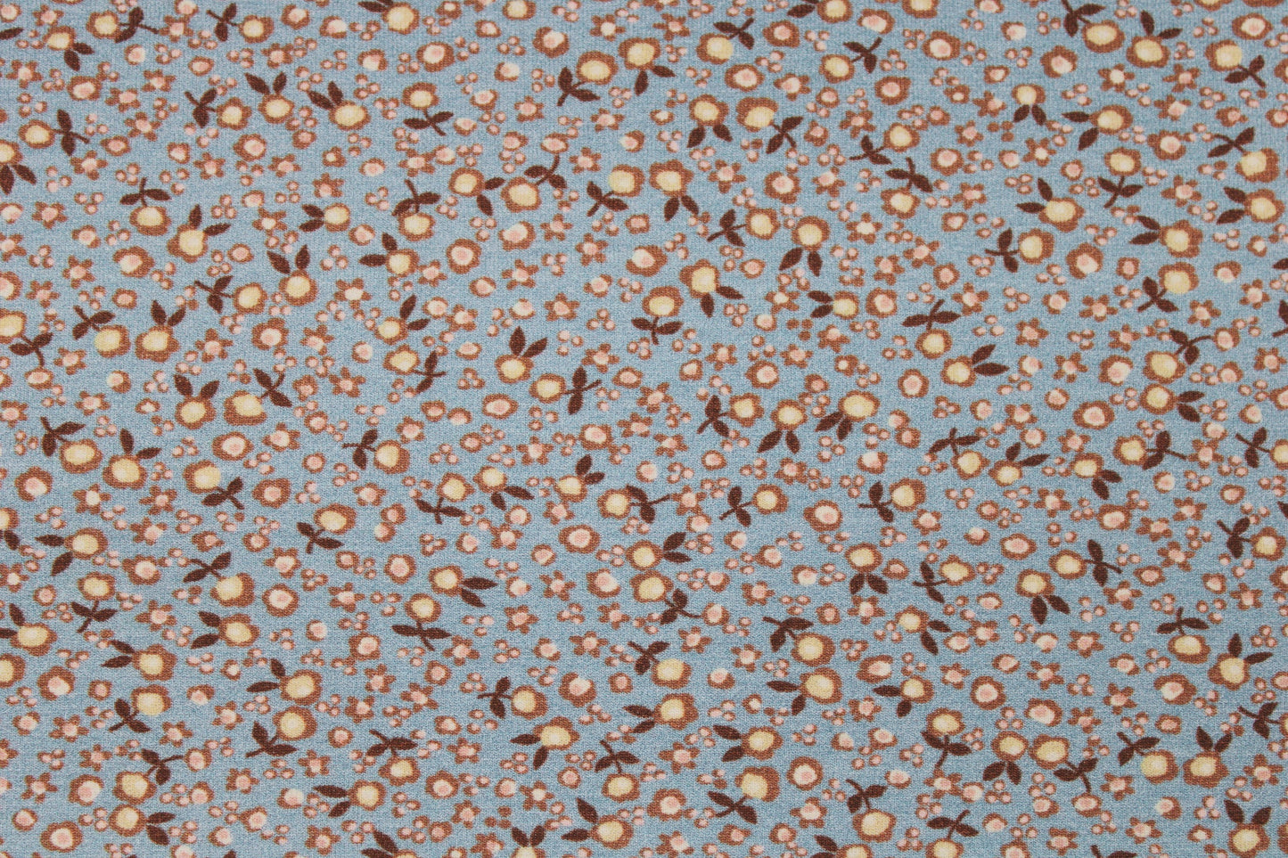 Baumwolljersey Flowers & Wood mit kleinen Blümchen in hellblau und rose Detailbild
