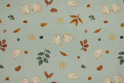 Mintfarbener Baumwolljersey Forest Friends mit Igeln Detailbild