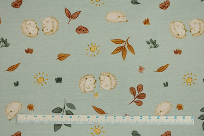 Mintfarbener Baumwolljersey Forest Friends mit Igeln Detailbild