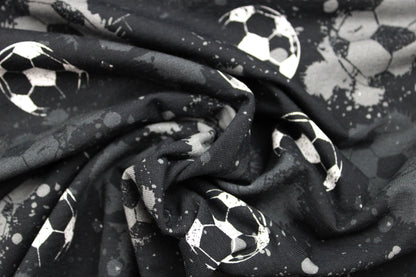 Schwarzer Baumwolljersey mit Fußball-Motiv in grau und weiß gedreht