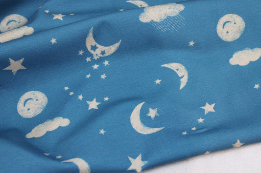 Blauer Baumwolljersey Good Night Bear mit Motiven aus dem Nachthimmel