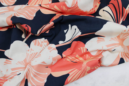 Dunkelblauer Baumwolljersey mit Blumen im Hawaiistil