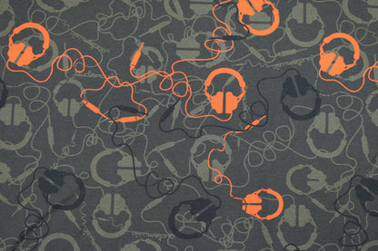 Oliv farbener Baumwolljerseystoff mit Kopfhörern in Orange Detailbild