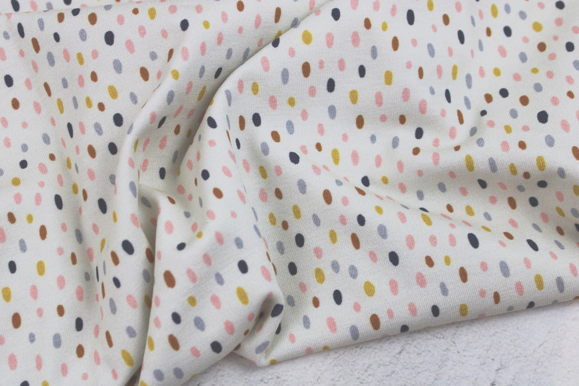 Heller Baumwolljersey Little Big mit bunten Tupfen