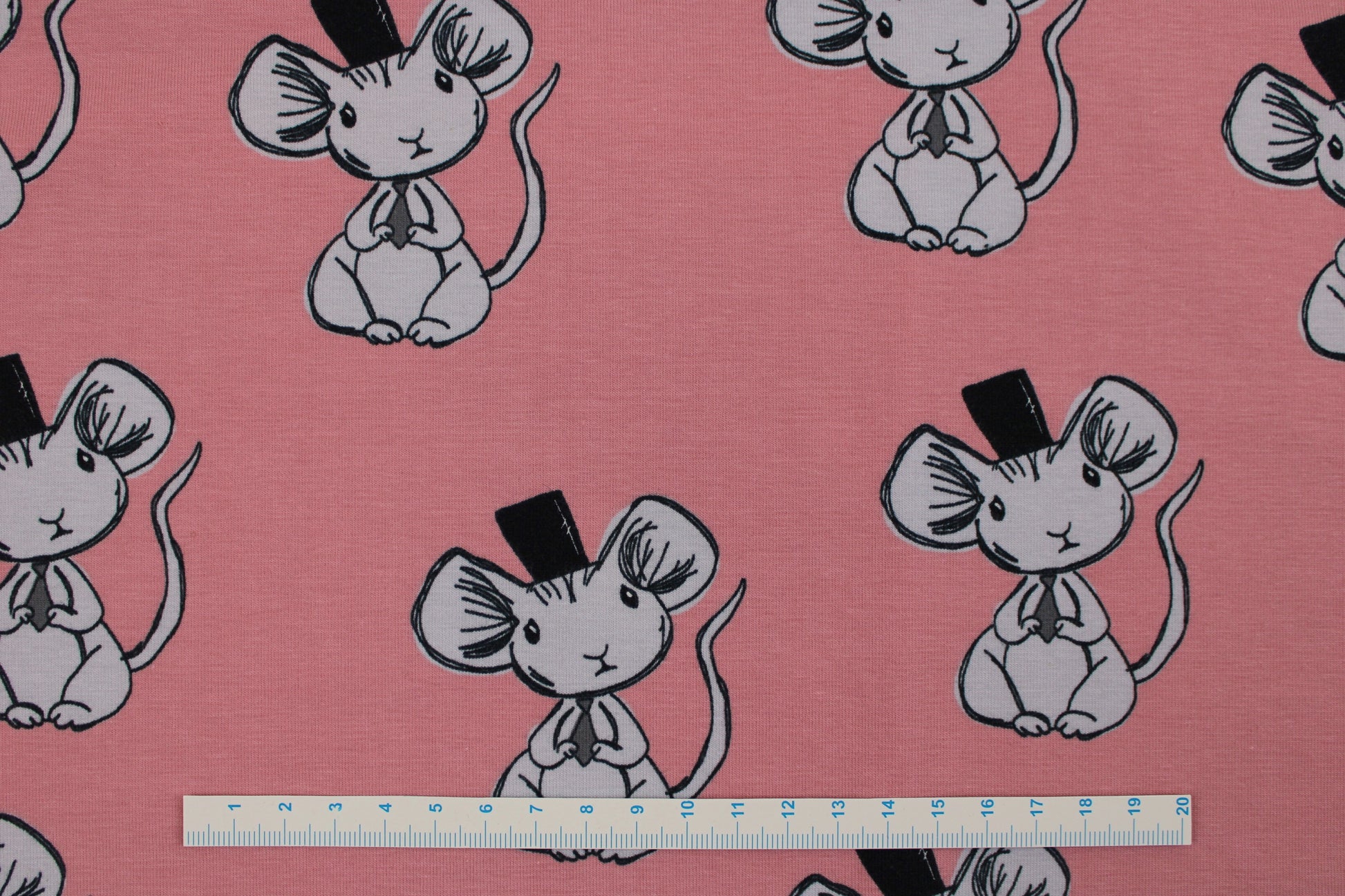 Baumwolljersey Mouse in Altrosa mit kleinen süßen Mäusen Maßstab