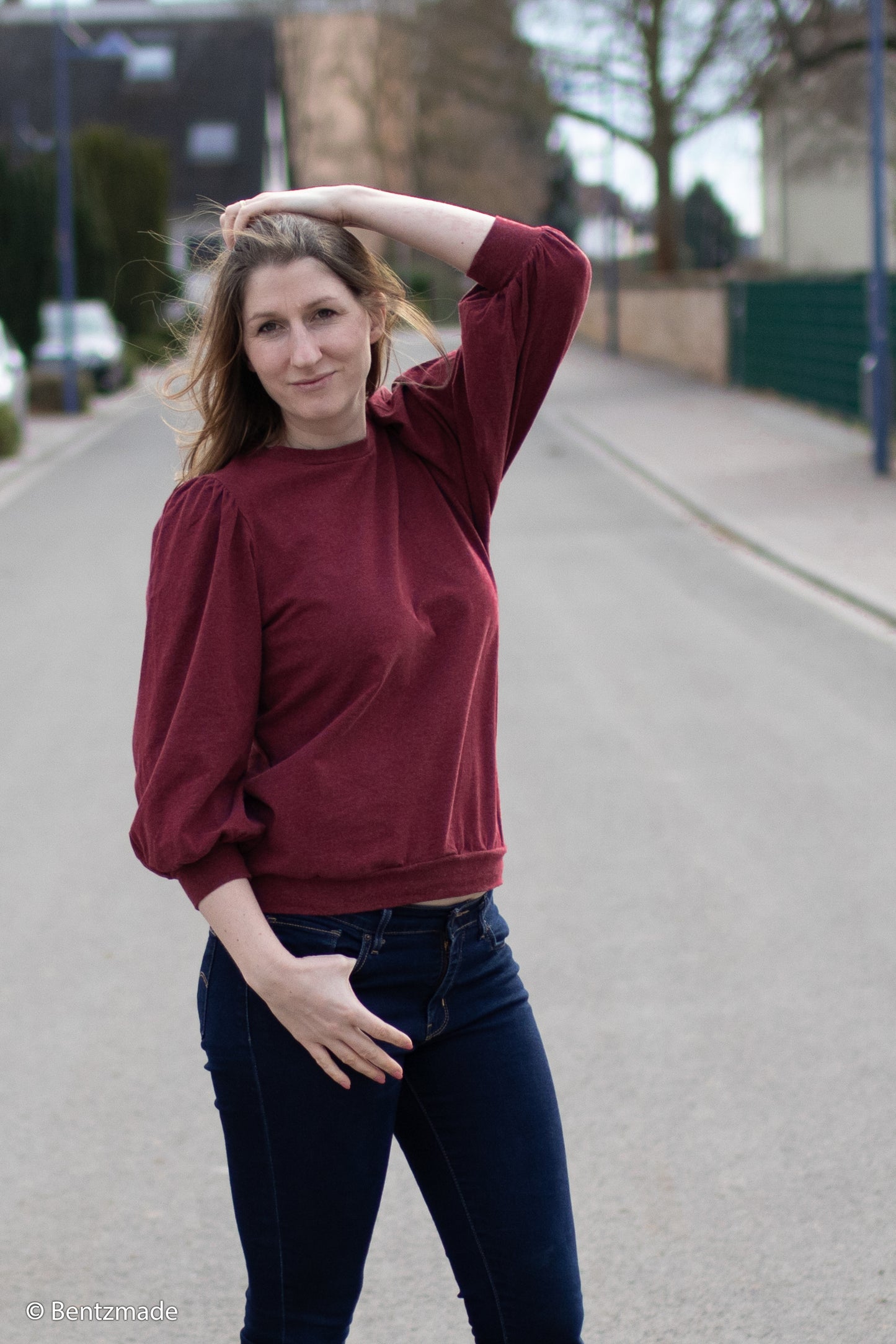 Melierter Baumwolljersey Stoff Vanessa in bordeaux als Pullover vernäht