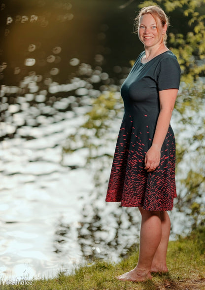 Baumwolljersey mit Farbverlauf von schwarz zu rot als Kleid vernäht