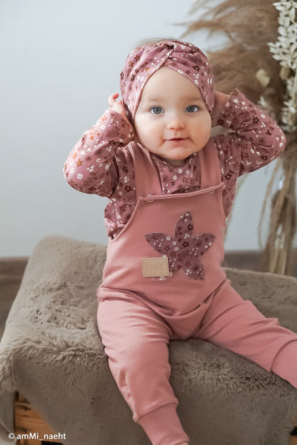 Dunkelrose farbener Baumwolljersey Winterbloom mit Streublümchen als Shirt und Stirnband vernäht