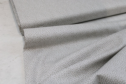 Beiger Baumwollstoff Dotty mit weißen Pünktchen Ballenansicht