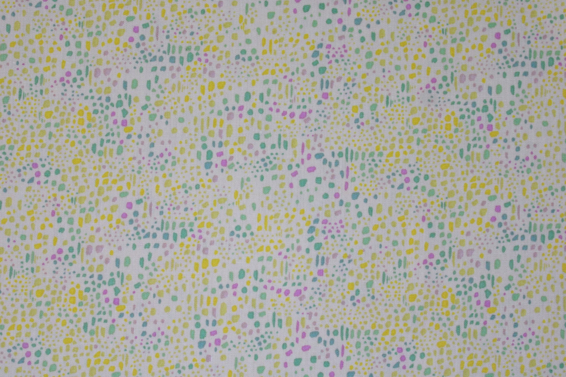 Baumwollstoff mit kleinen bunten Pünktchen aus der Gardenista-Serie Detailbild