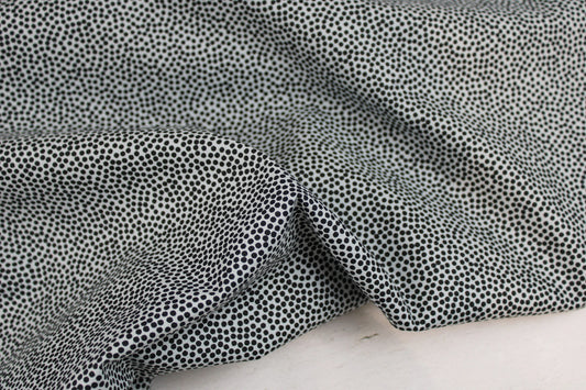 Baumwollstoff Dotty mit kleinen Pünktchen in schwarz auf Hellgrau