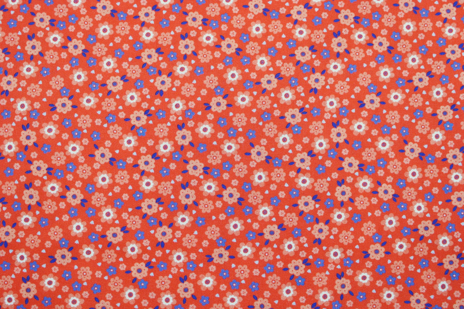 Baumwollstoff Folky Chicken mit Blümchen Detailbild