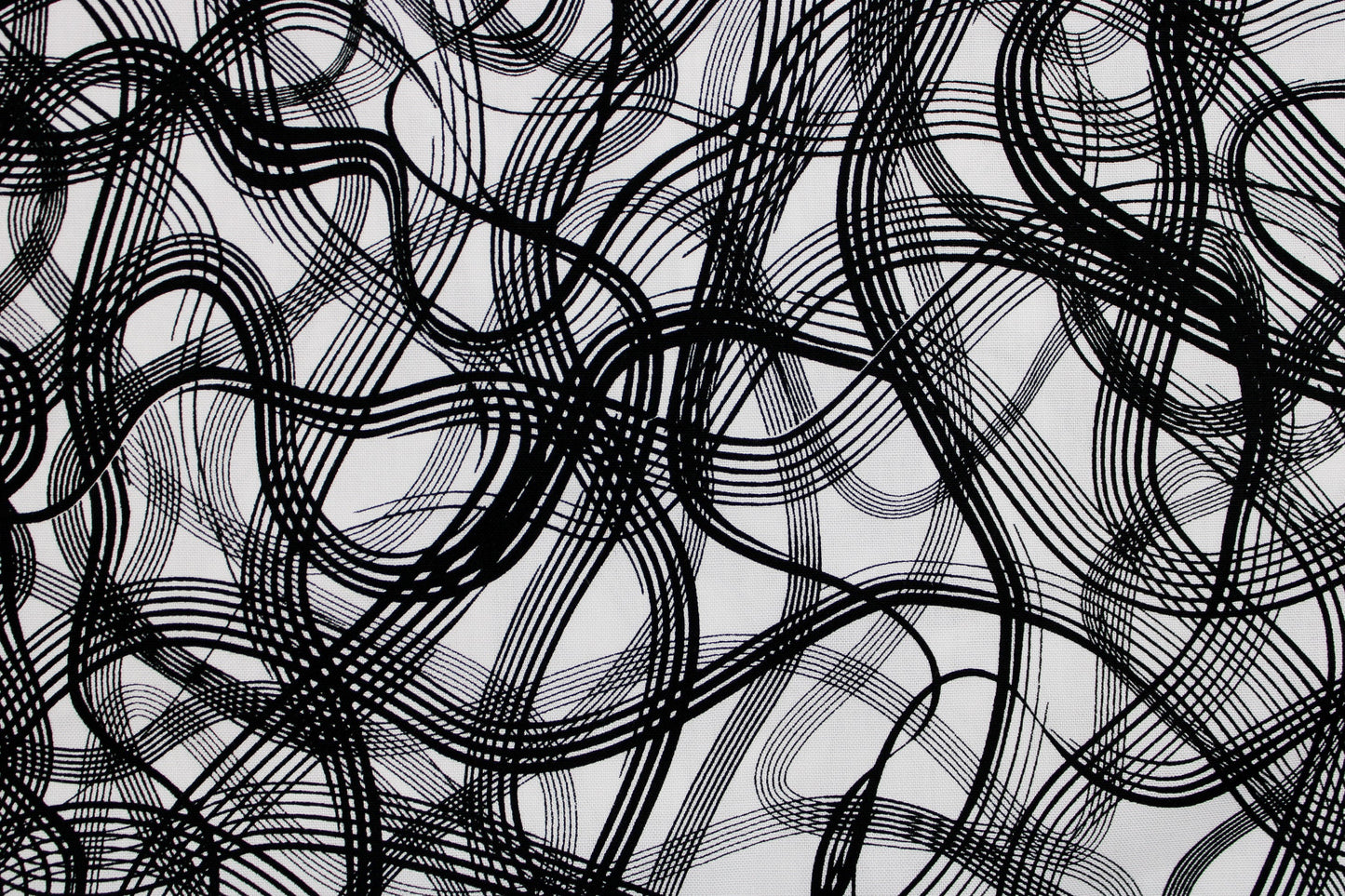 Baumwollstoff mit Linien aus der Inkwell-Reihe in Schwarz-Weiß Detailbild