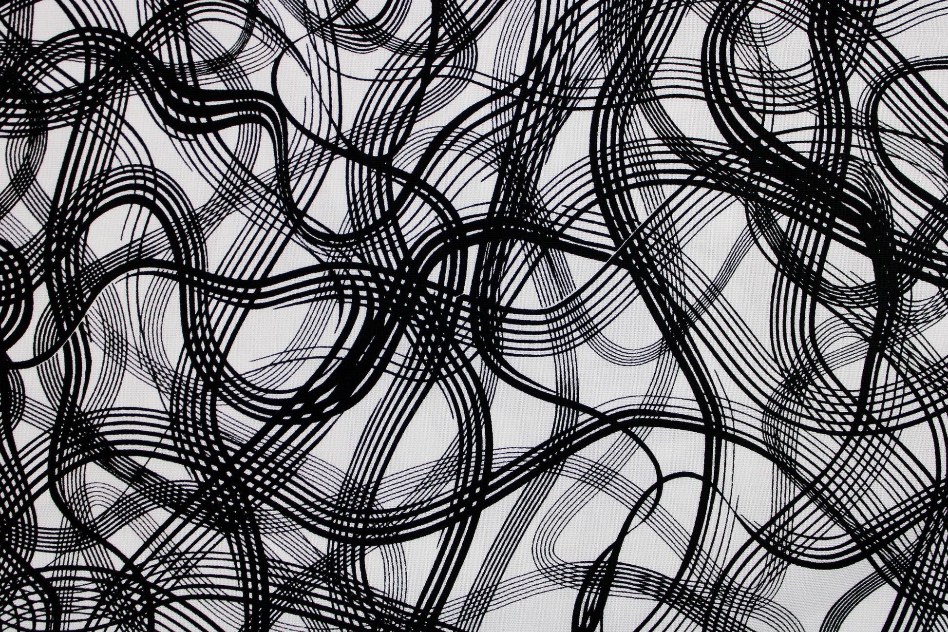 Baumwollstoff mit Linien aus der Inkwell-Reihe in Schwarz-Weiß Detailbild