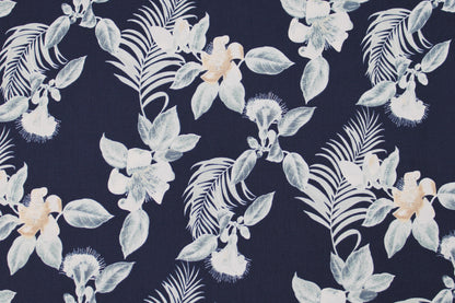 Baumwollstoff Island Paradise in dunkelblau mit japanischen Blumen Detailbild