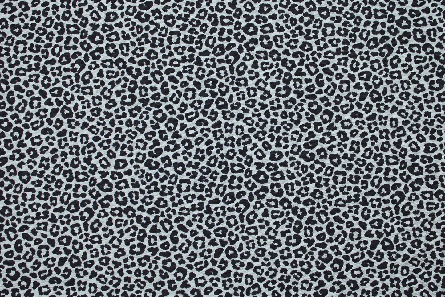 Salbei farbener Baumwollstoff Mini Leopard mit kleinem Leomuster Detailbild