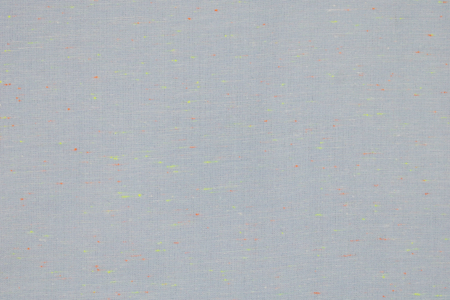 Baumwollstoff in Hellblau mit kleinen Neonfäden in Orange und Gelb Detailbild