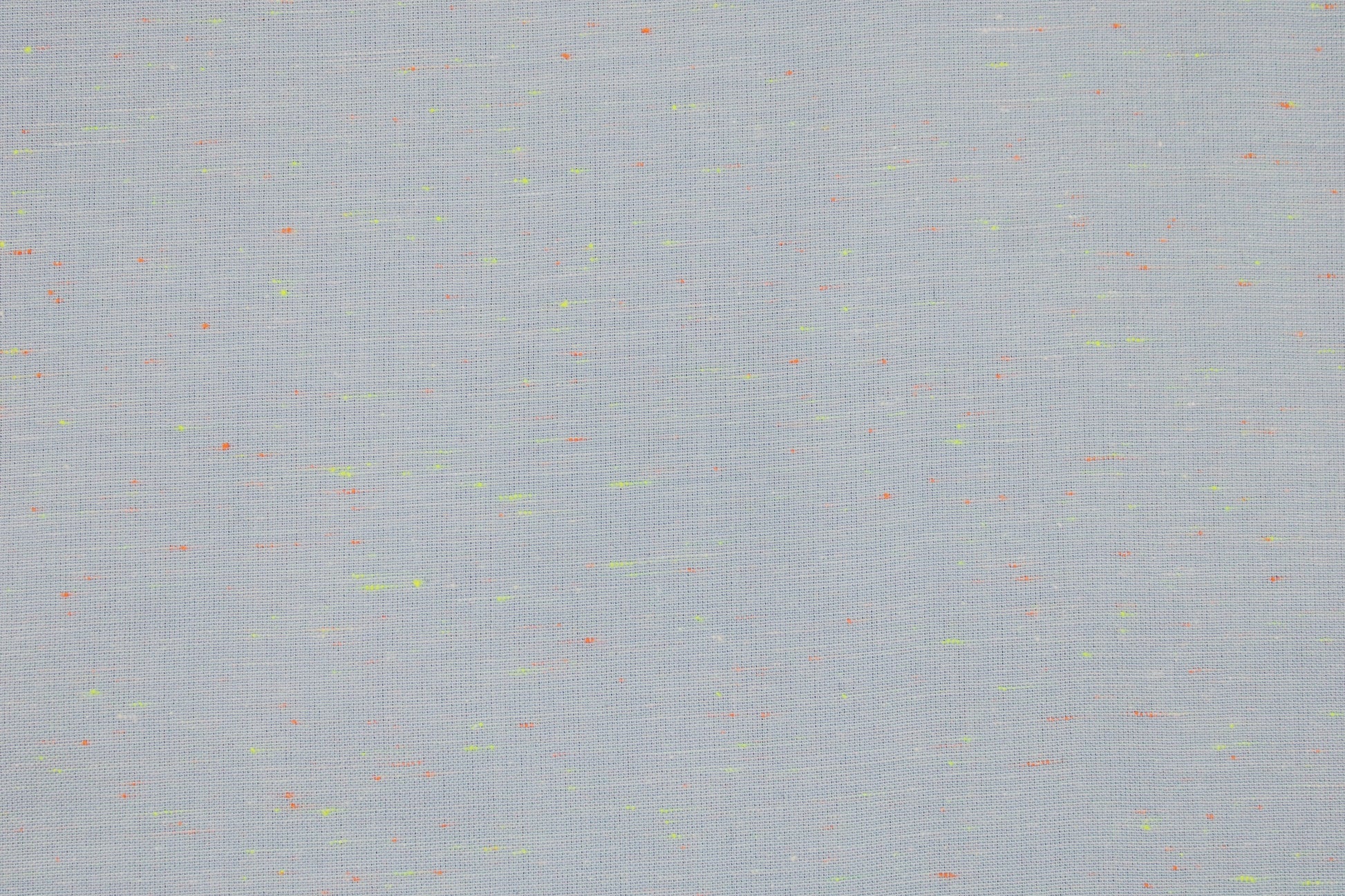 Baumwollstoff in Hellblau mit kleinen Neonfäden in Orange und Gelb Detailbild