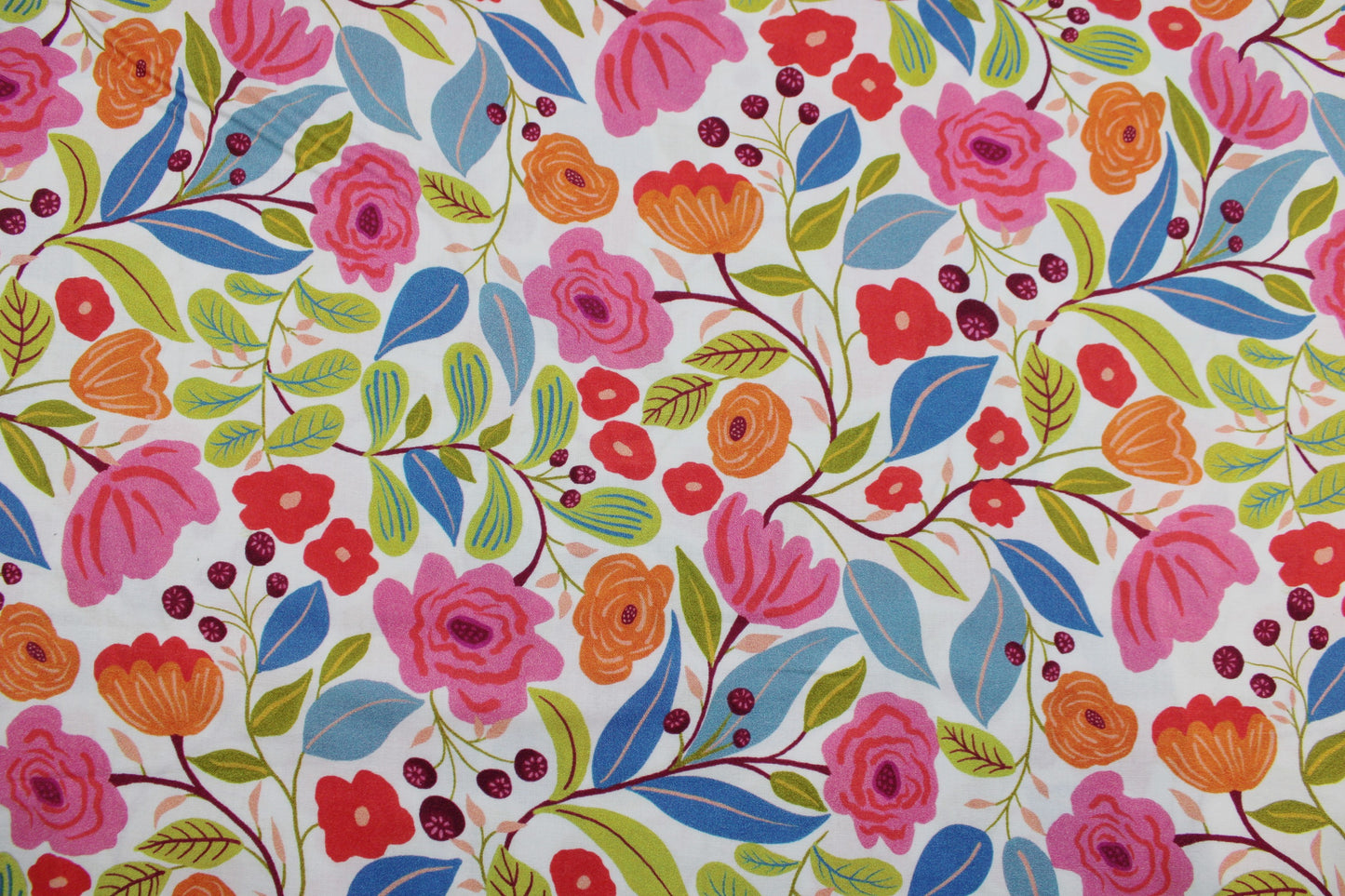 Baumwollstoff Sara´s Garden mit buntem Blumenmuster Detailbild