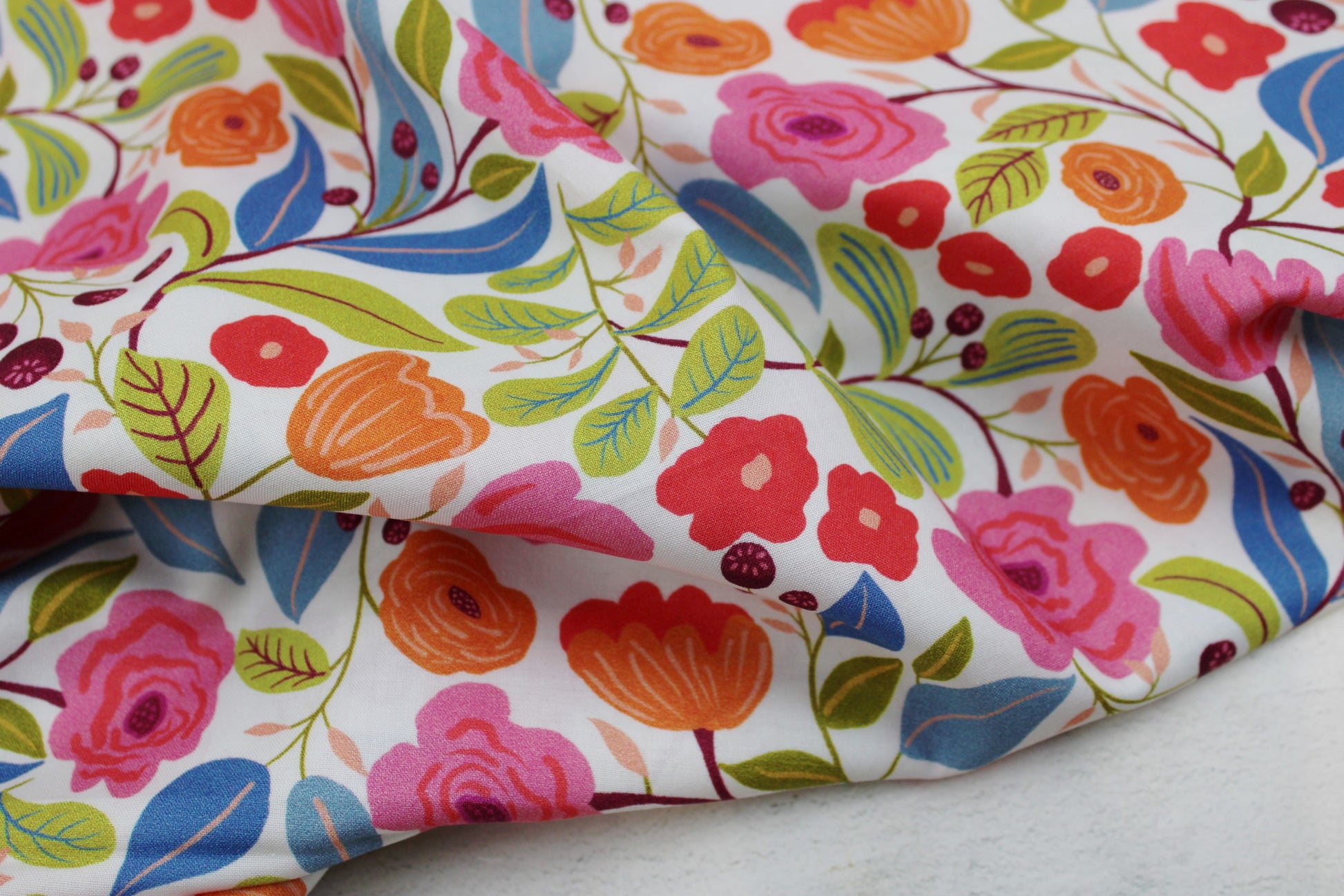 Baumwollstoff Sara´s Garden mit buntem Blumenmuster