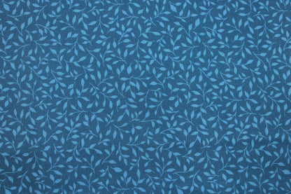 Baumwollstoff Sara´s Garden mit blauem Blättermotiv Detailbild