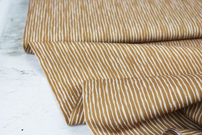 Baumwollstoff Sweet Mini Baby mit Streifen in Ecru und Ocker Ballenansicht
