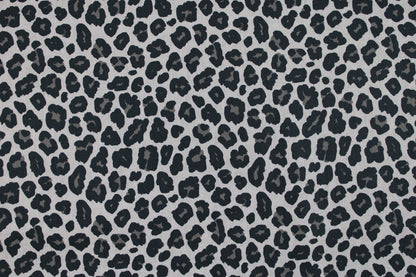 Baumwollstoff Tim mit Leoprint in Grau und Schwarz Detailbild