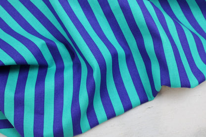 Baumwollstoff von Tula Pink mit Streifen in Blau und Mint