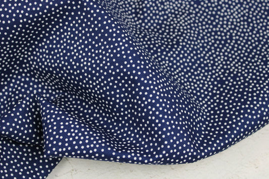 Baumwollstoff in Dunkelblau mit weißen Pünktchen aus der Reihe Garden Pindots