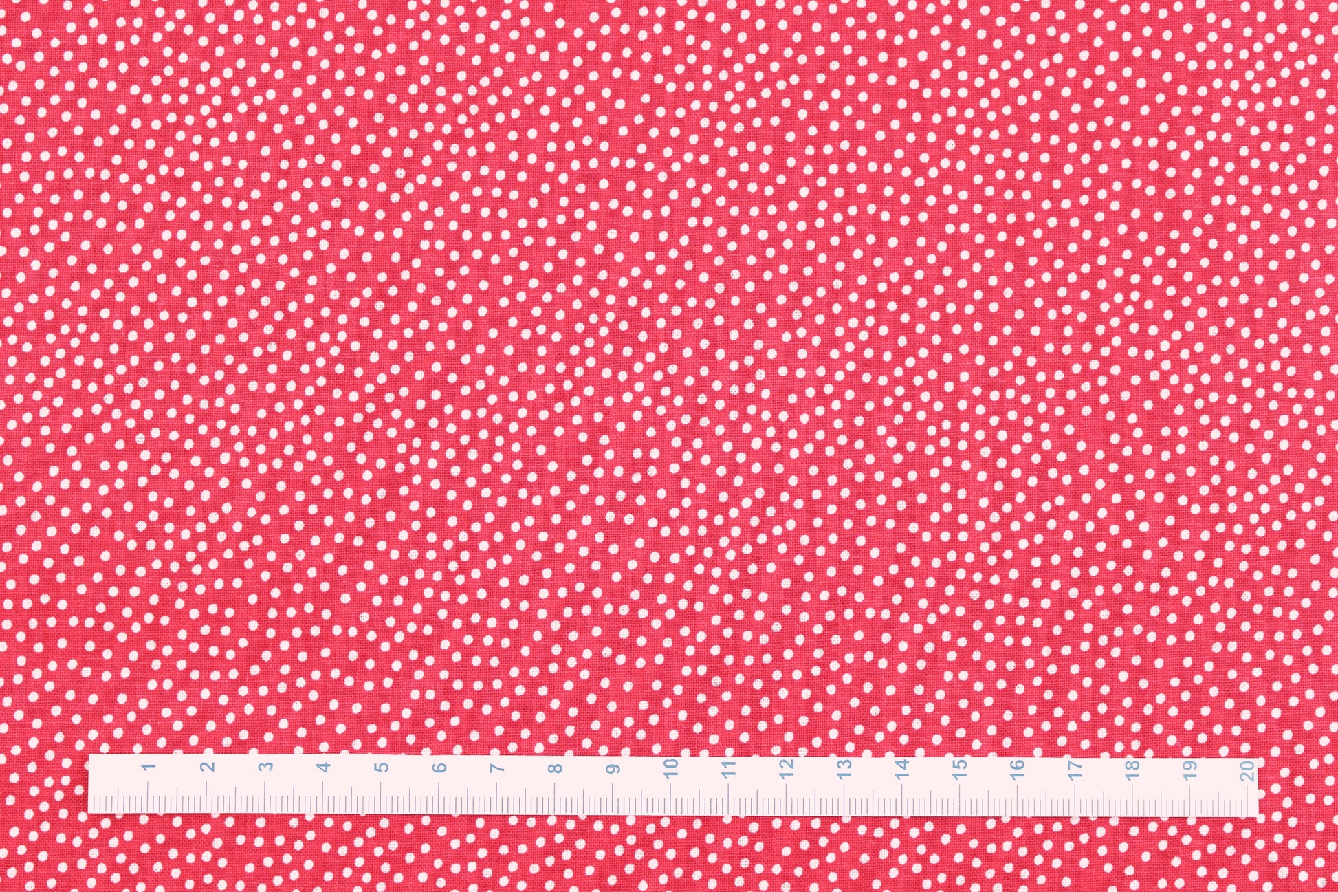 Baumwollstoff Garden Pindot in Koralle mit kleinen weißen Pünktchen Maßstab