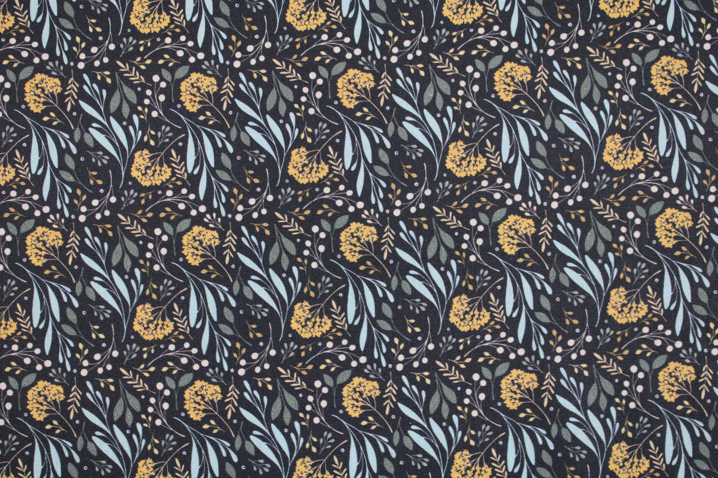 Dunkelgrauer Baumwollstoff Garden of Dreams mit Blumen in Mint und Ocker Detailbild
