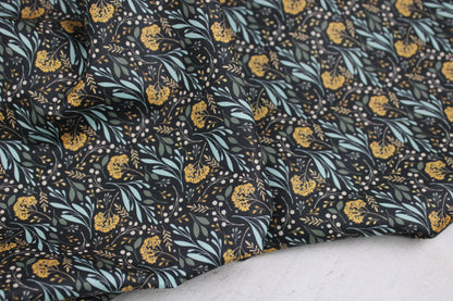 Dunkelgrauer Baumwollstoff Garden of Dreams mit Blumen in Mint und Ocker