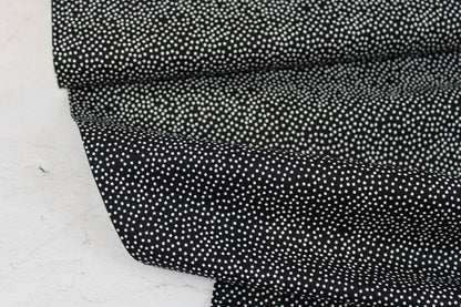 Schwarzer Baumwollstoff Garden Pindot mit kleinen weißen Pünktchen Ballenansicht
