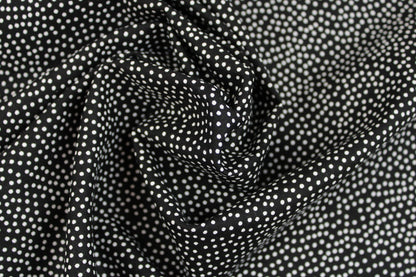 Schwarzer Baumwollstoff Garden Pindot mit kleinen weißen Pünktchen gedreht