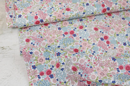 Baumwollstoff Gardening mit kleinen Blümchen in Rosa und Blau Ballenansicht
