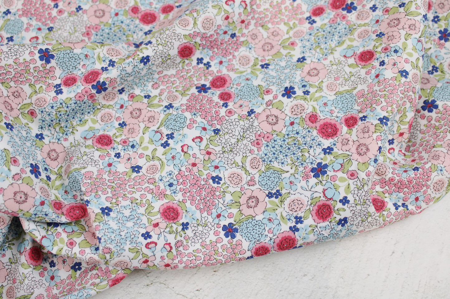 Baumwollstoff Gardening mit kleinen Blümchen in Rosa und Blau