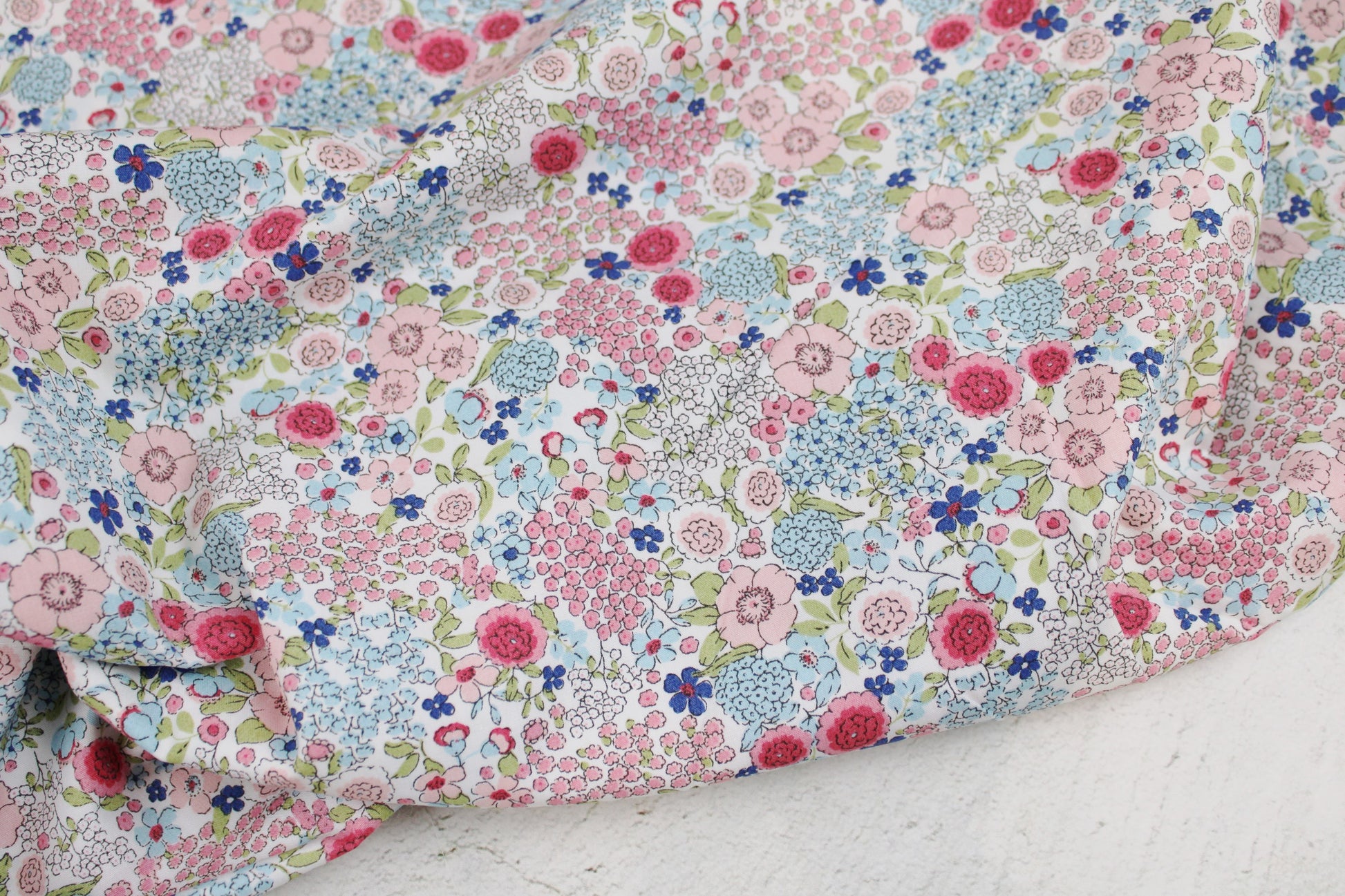 Baumwollstoff Gardening mit kleinen Blümchen in Rosa und Blau
