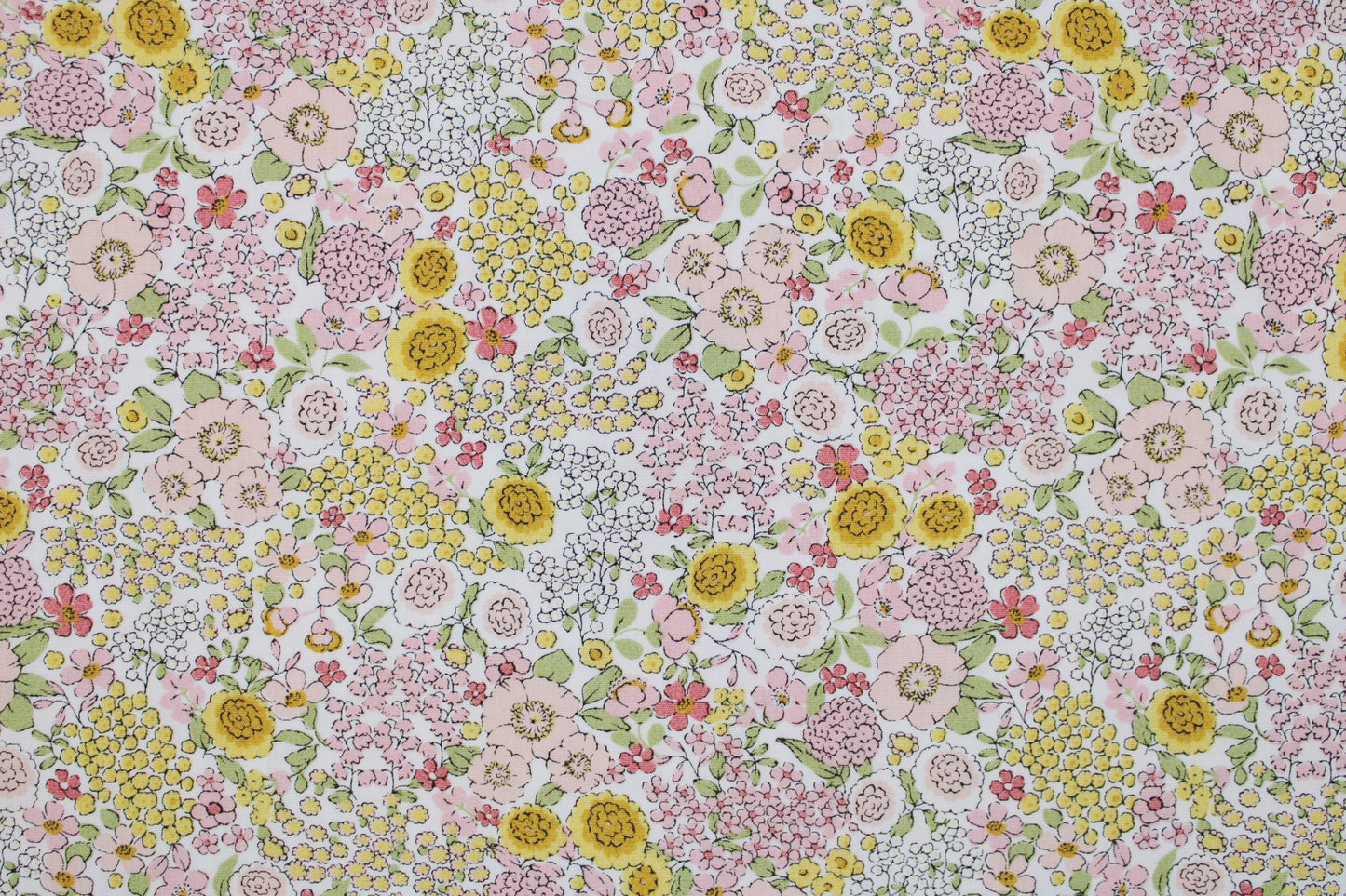 Baumwollstoff Gardening mit kleinen Blümchen in Rosa und Gelb Detailbild