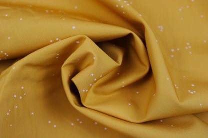 Baumwollstoff Glowdust Golden mit kleinen Sternen aus der Geobloom-Kollektion von Art Gallery Fabrics gedreht