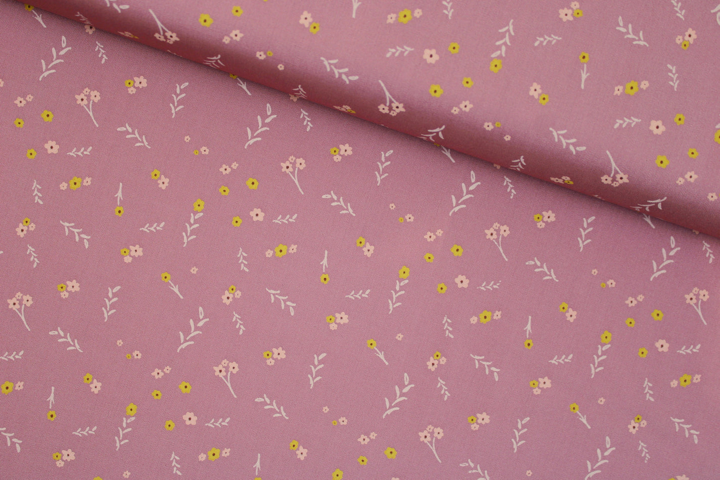 Baumwollstoff Whimsy Bloom aus der GeoBloom Kollektion quer