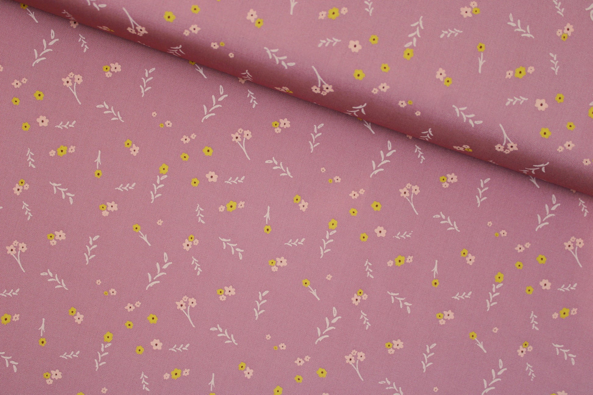 Baumwollstoff Whimsy Bloom aus der GeoBloom Kollektion quer