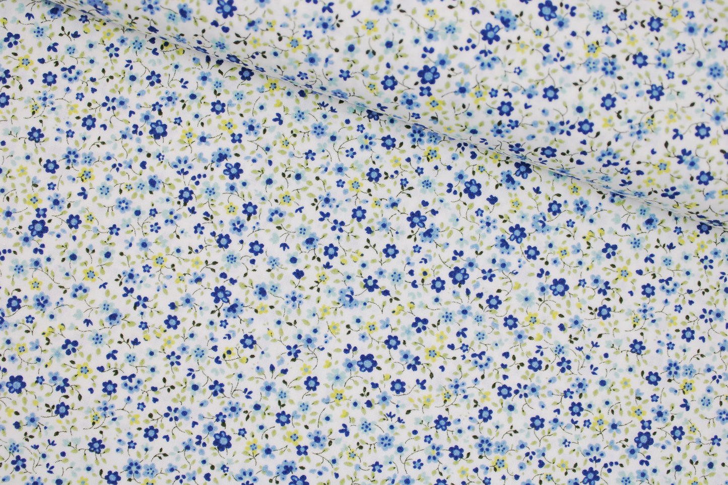 Baumwollstoff Minis mit kleinen Blümchen in Blau auf weißem Grund quer