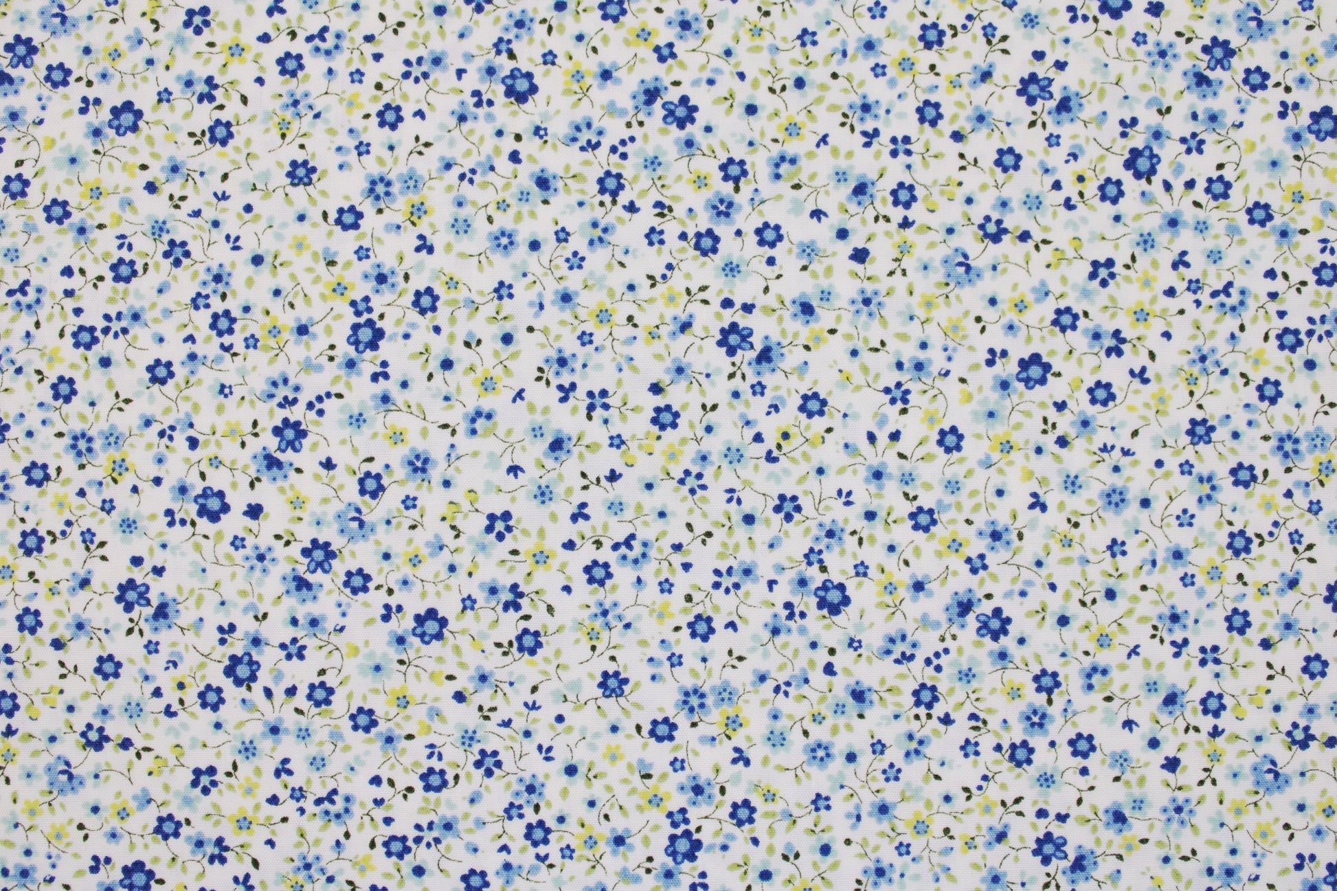 Baumwollstoff Minis mit kleinen Blümchen in Blau auf weißem Grund Detailbild