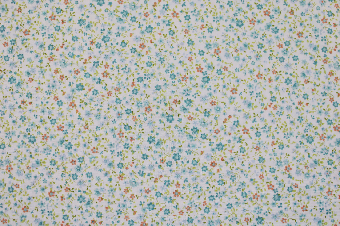 Baumwollstoff Minis mit kleinen Blümchen in Hellblau auf weißem Grund Detailbild