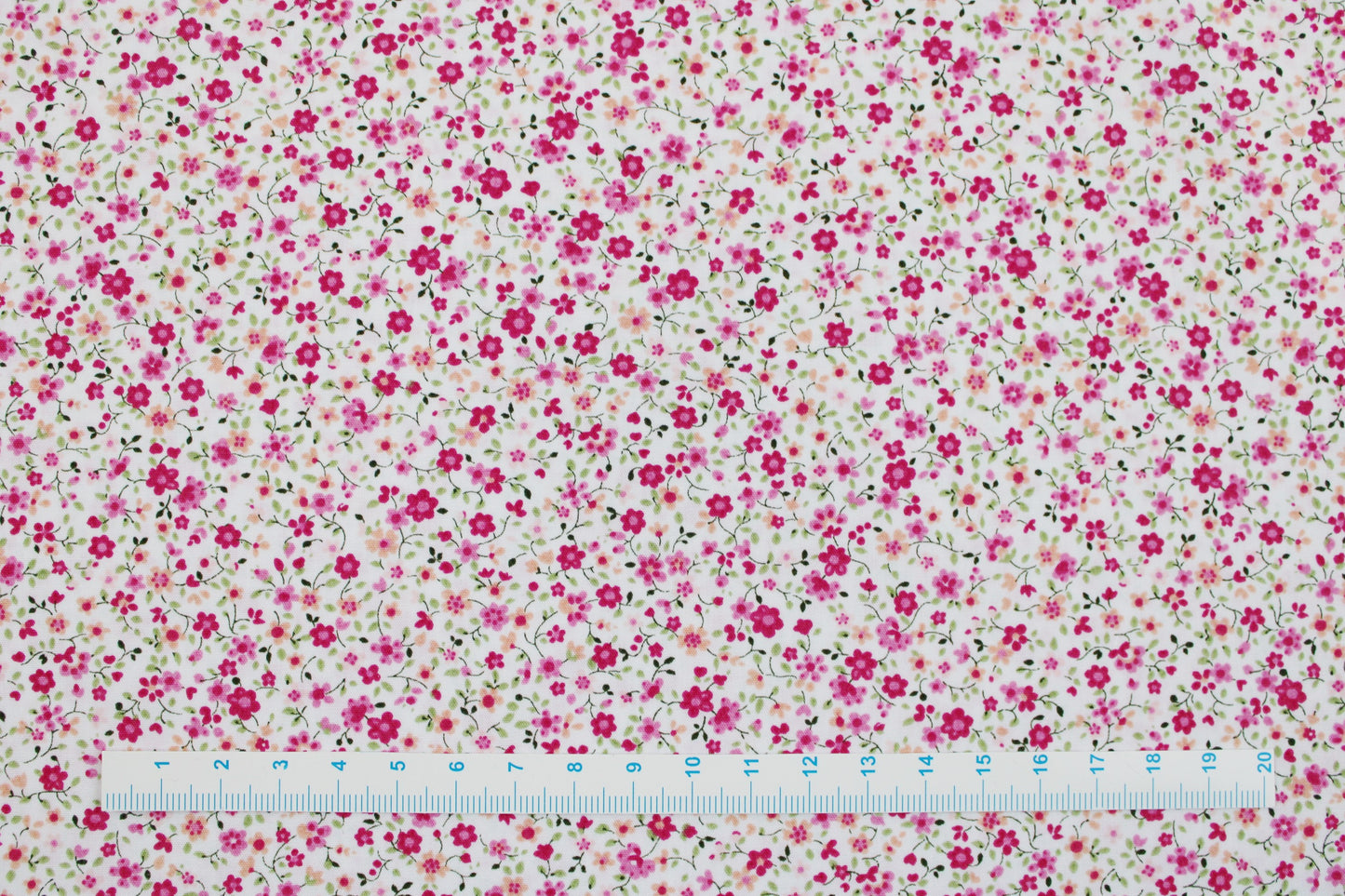 Baumwollstoff Minis mit kleinen Blümchen in Pink auf weißem Grund Maßstab