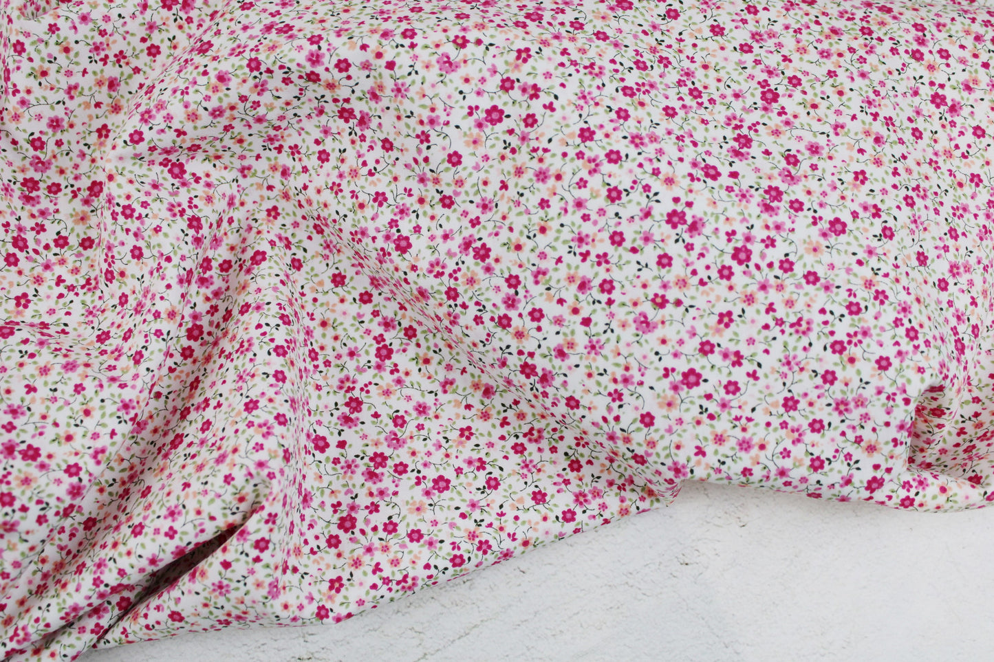 Baumwollstoff Minis mit kleinen Blümchen in Pink auf weißem Grund