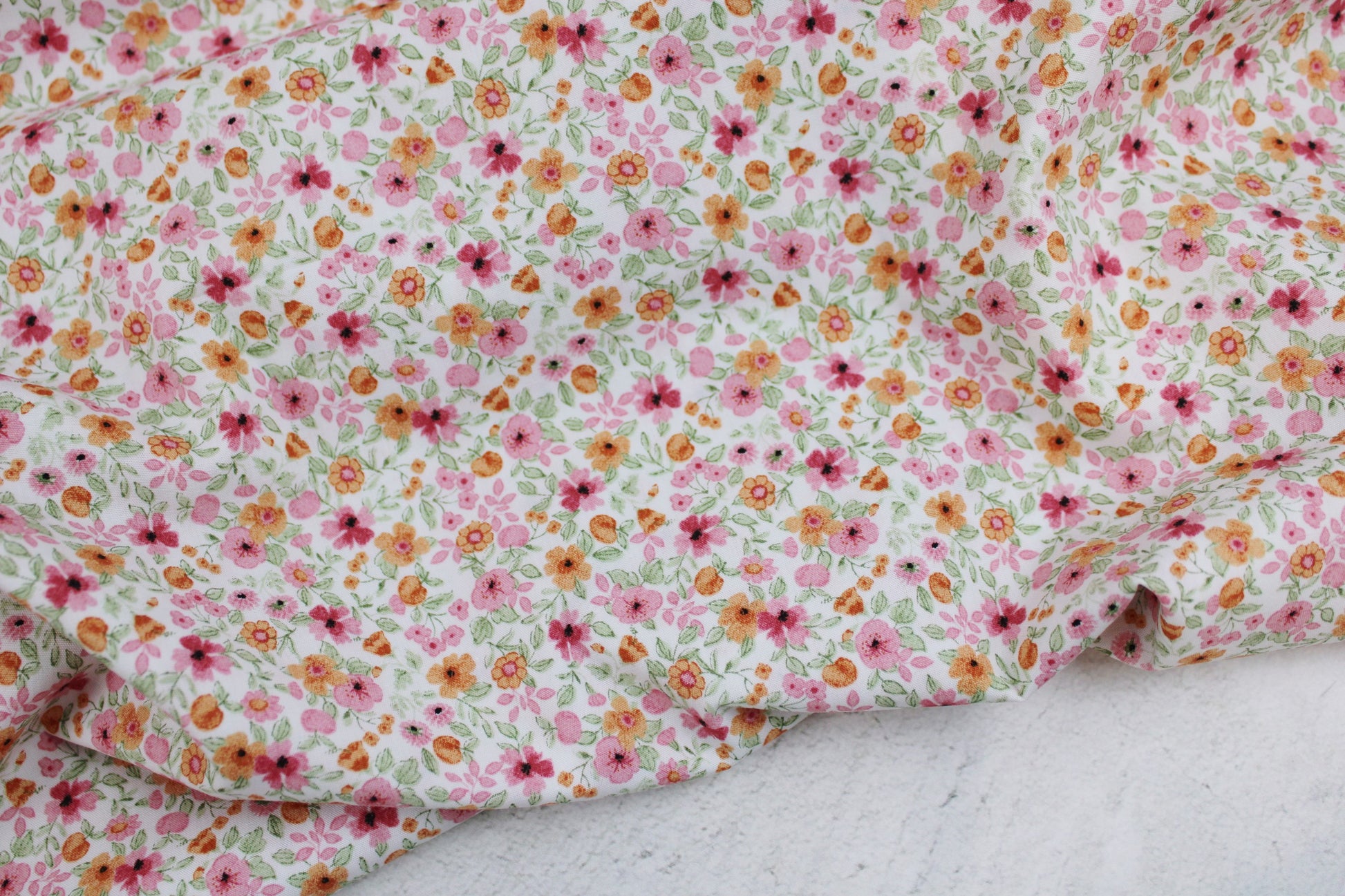 Baumwollstoff Natura mit kleinen Blümchen in Rosa und Orange