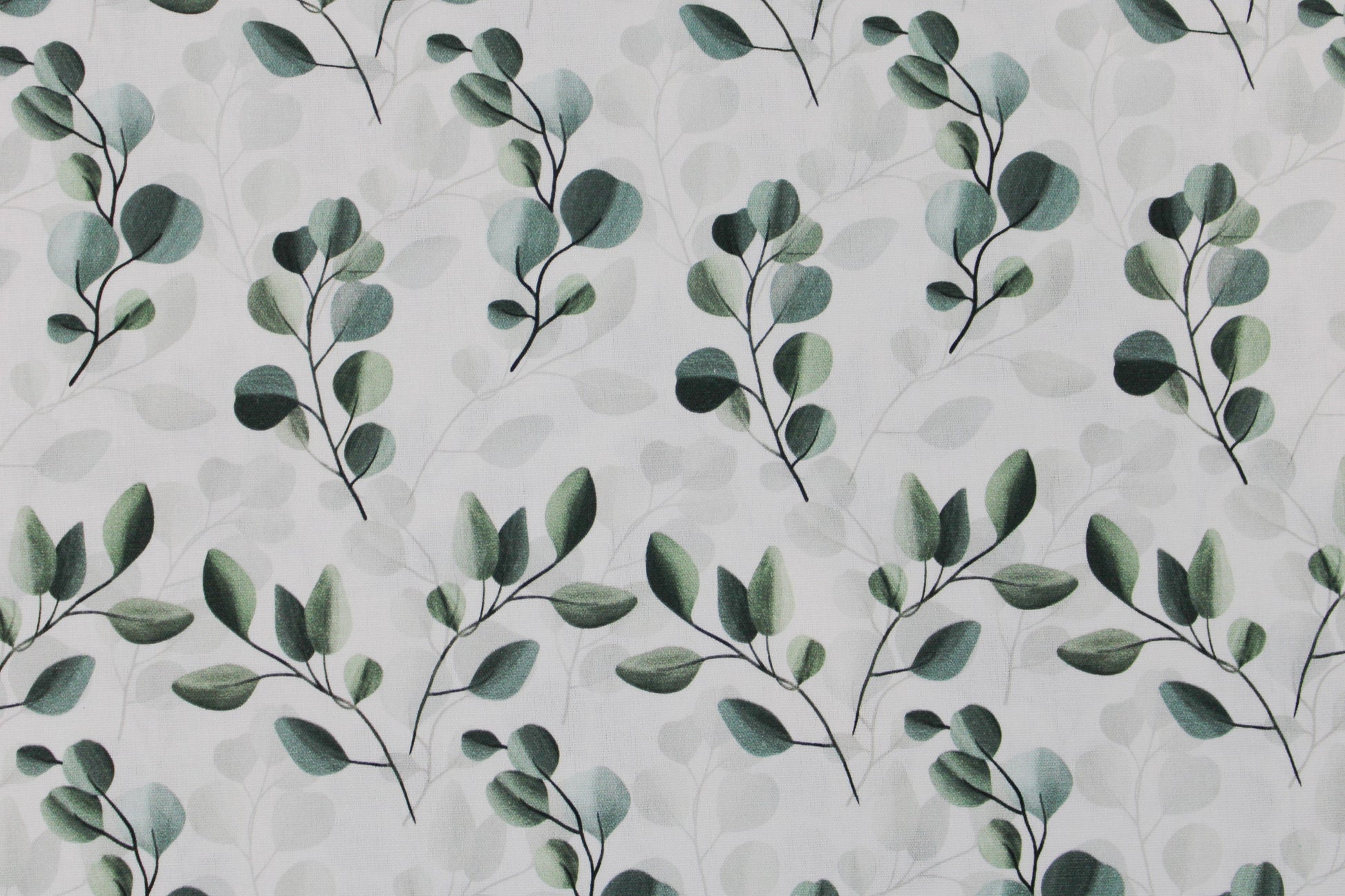 Weißer Baumwollstoff mit salbei farbenen Blättern/Eukalyptus Detailbild