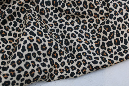 Baumwollstoff Tim mit klassischem Leomuster in Beige