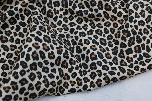 Baumwollstoff Tim mit klassischem Leomuster in Beige